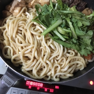 牛肉と菊菜とうどんのすき焼き風(^○^)